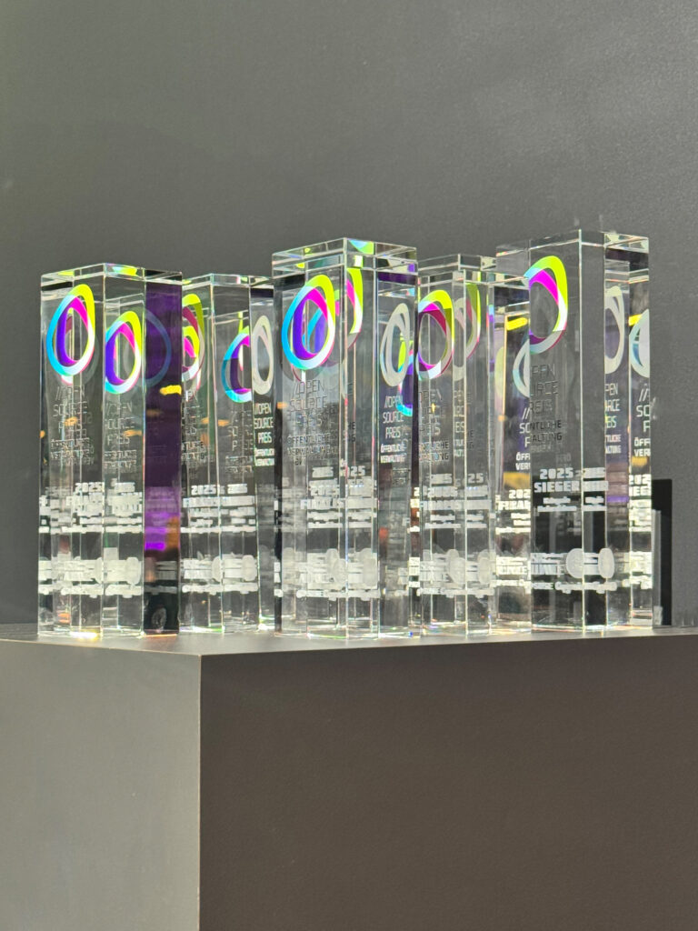 Open Source Award Trophäen bei der Übergabe auf der SCCON in Berlin